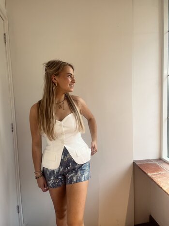 Madeleine short