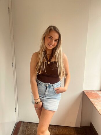Noor top bruin